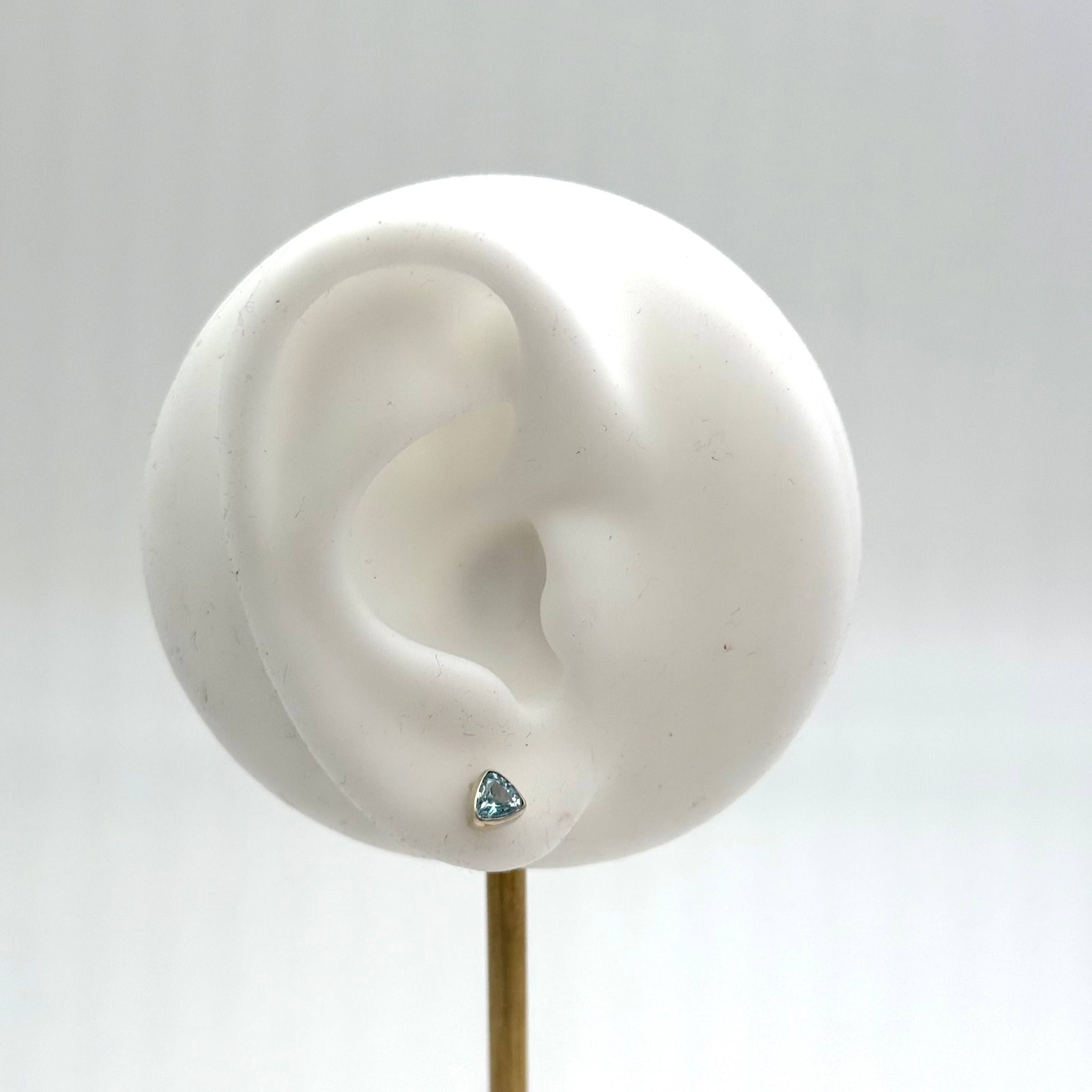 Boucles en Argent et Topaze Bleue