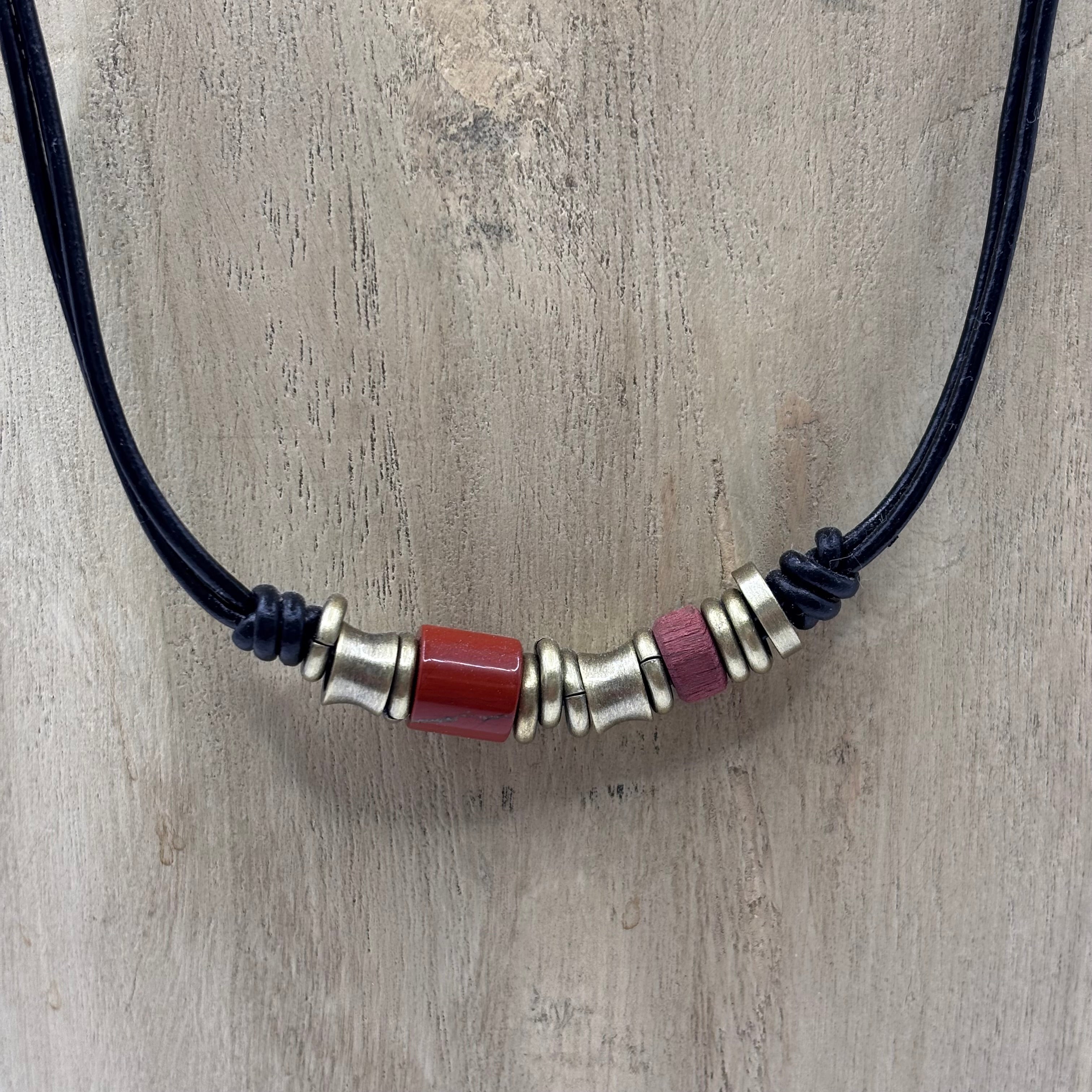 Collier cuir et pierres naturelles